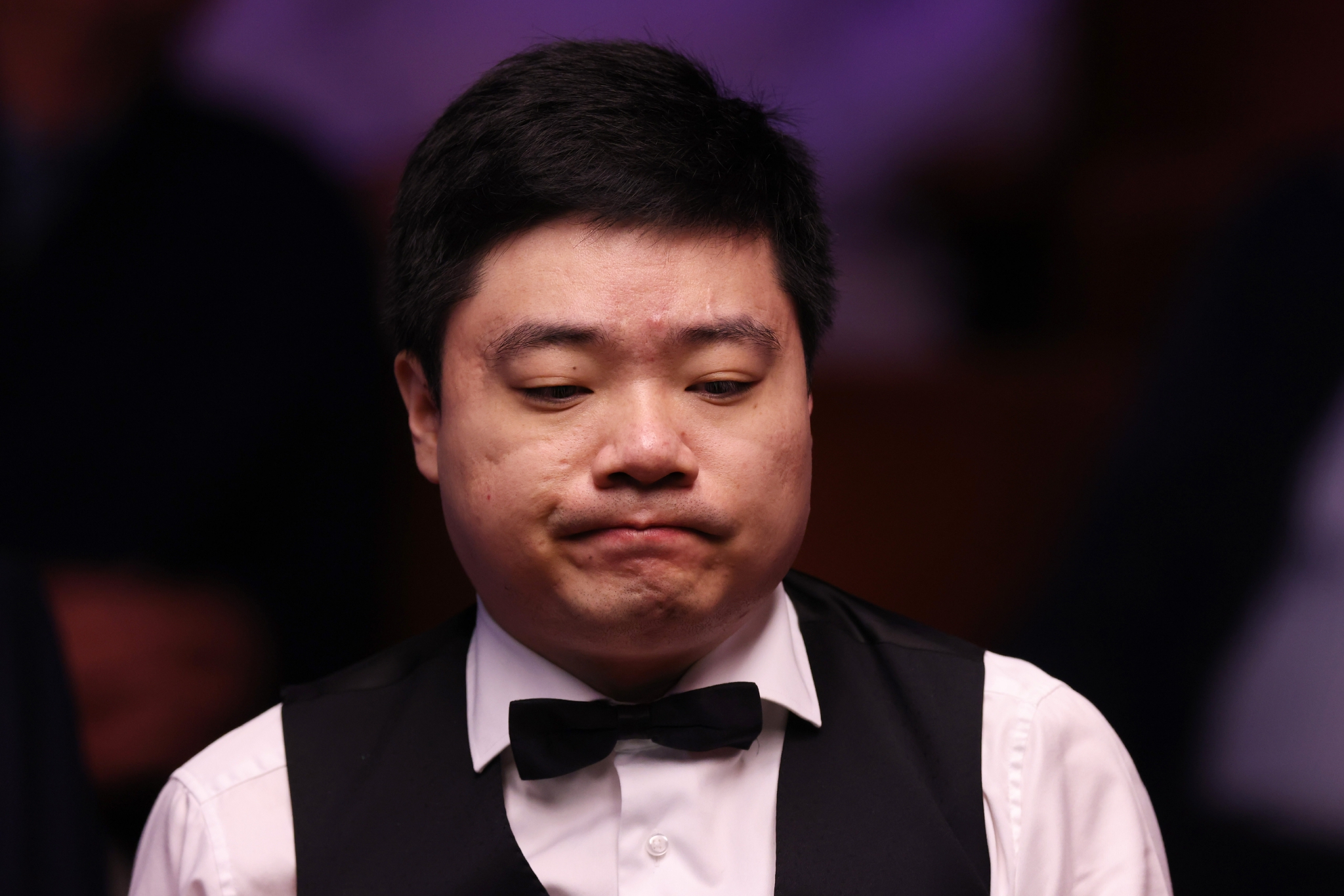 他知道背后 他知道背后