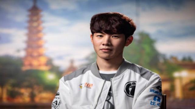 边锋回追 边锋回追